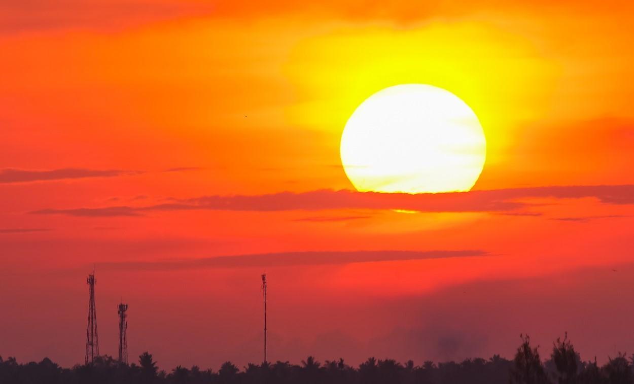 15 judeţe şi Capitala intră de la 10.00 sub cod roşu de caniculă. Vor fi 43 de grade Celsius la umbră