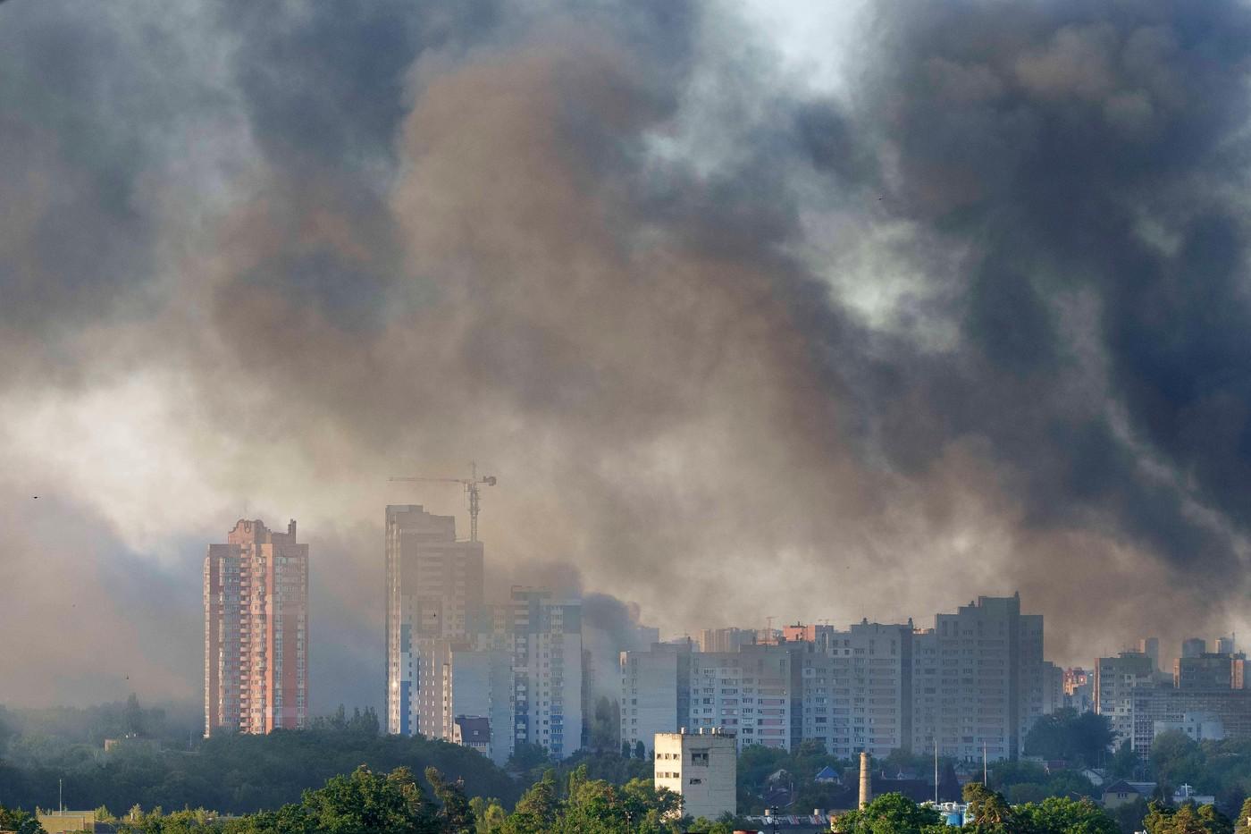 Kievul, în flăcări după un atac masiv al Rusiei cu 550 de drone şi rachete, imediat după telefonul Putin-Trump