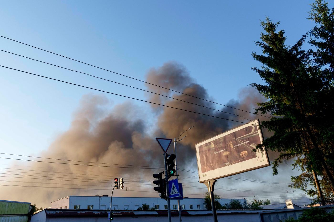 Kievul, în flăcări după un atac masiv al Rusiei cu 550 de drone şi rachete, imediat după telefonul Putin-Trump