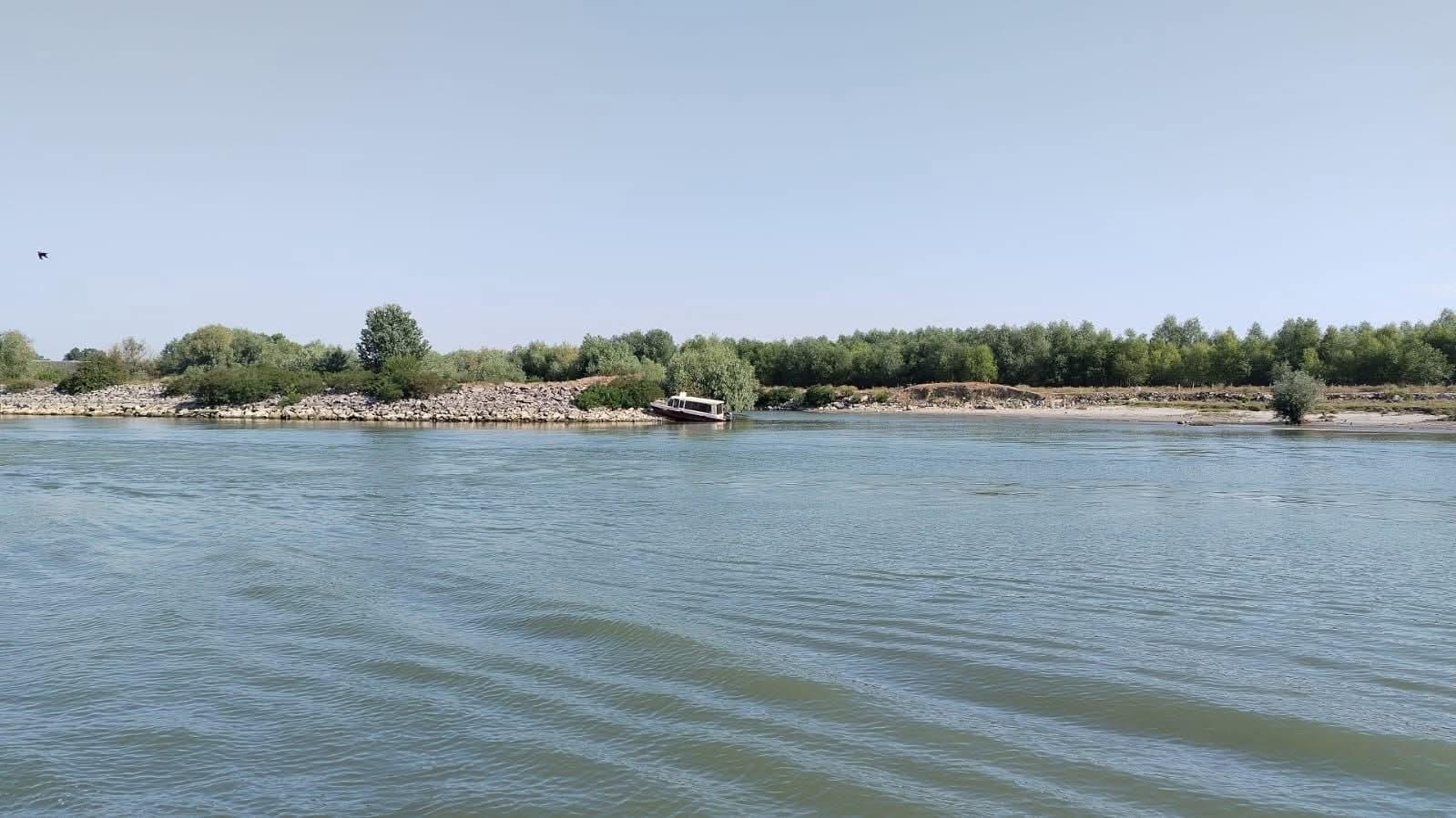 Accident naval la Tulcea: O ambarcațiune cu 12 persoane a intrat în mal