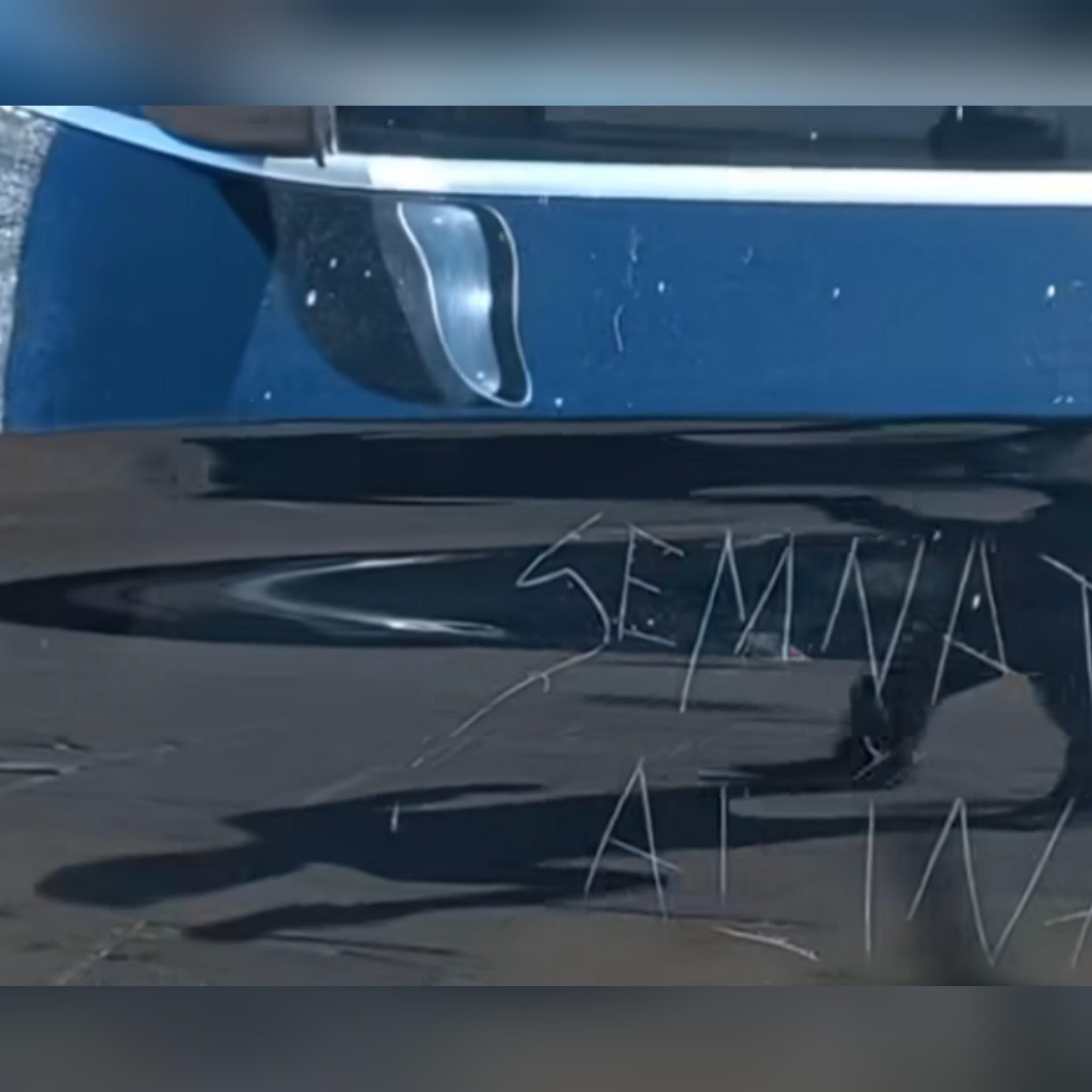 O vâlceancă, supărată că a înşelat-o soţul, s-a răzbunat pe BMW-ul bărbatului: "Să te saturi"