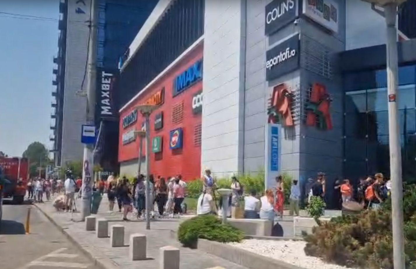 Incendiu puternic pe terasa mall-ului Afi Palace Cotroceni din București