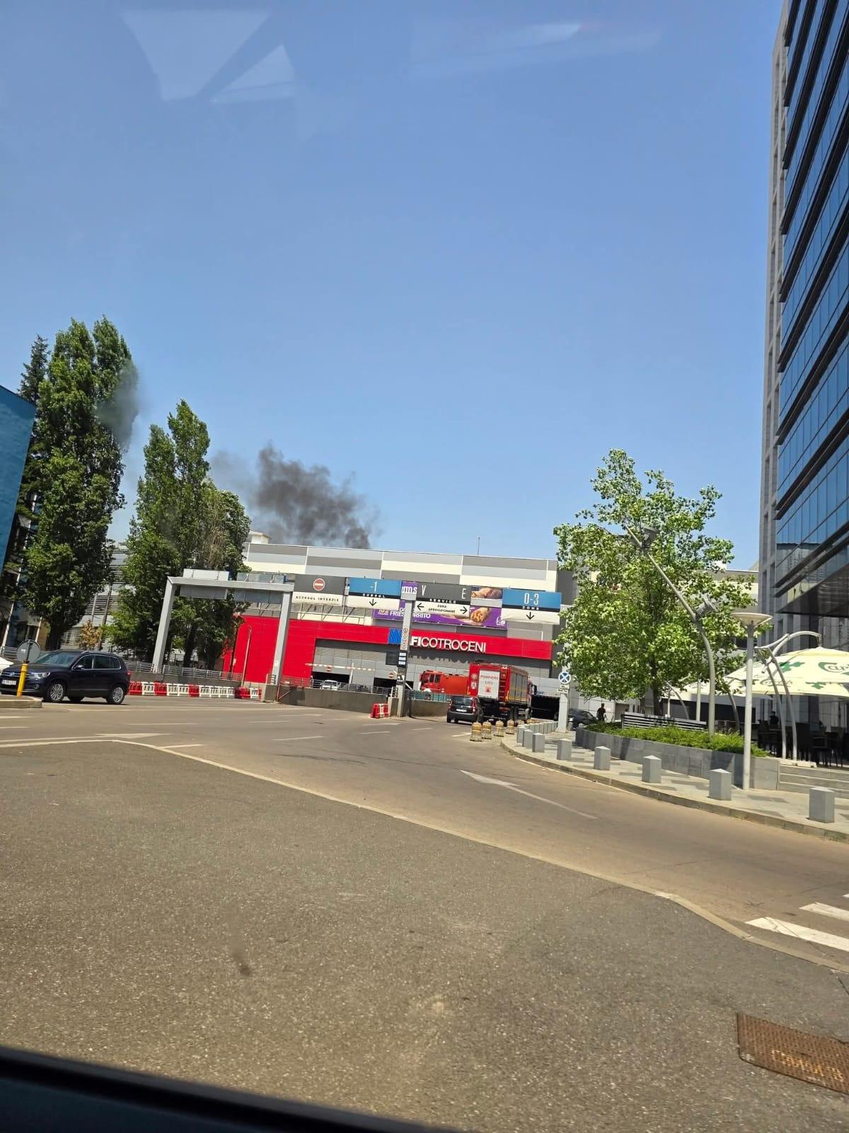 Incendiu puternic pe terasa mall-ului Afi Palace Cotroceni din București