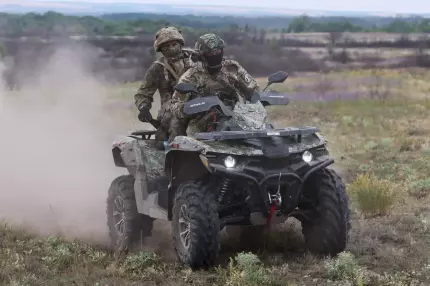 Soldaţi ruşi pe un ATV, în Kursk Kievul susţine că Rusia încearcă să implice Laosul în războiul împotriva Ucrainei