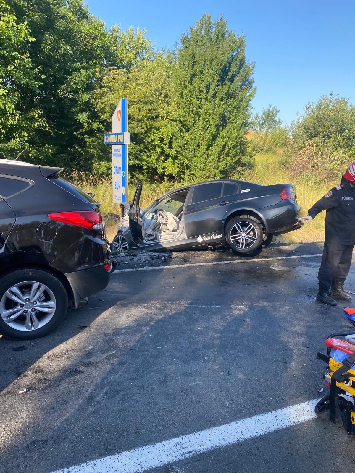 Trei persoane au fost rănite în urma unui accident între două maşini, în Hunedoara