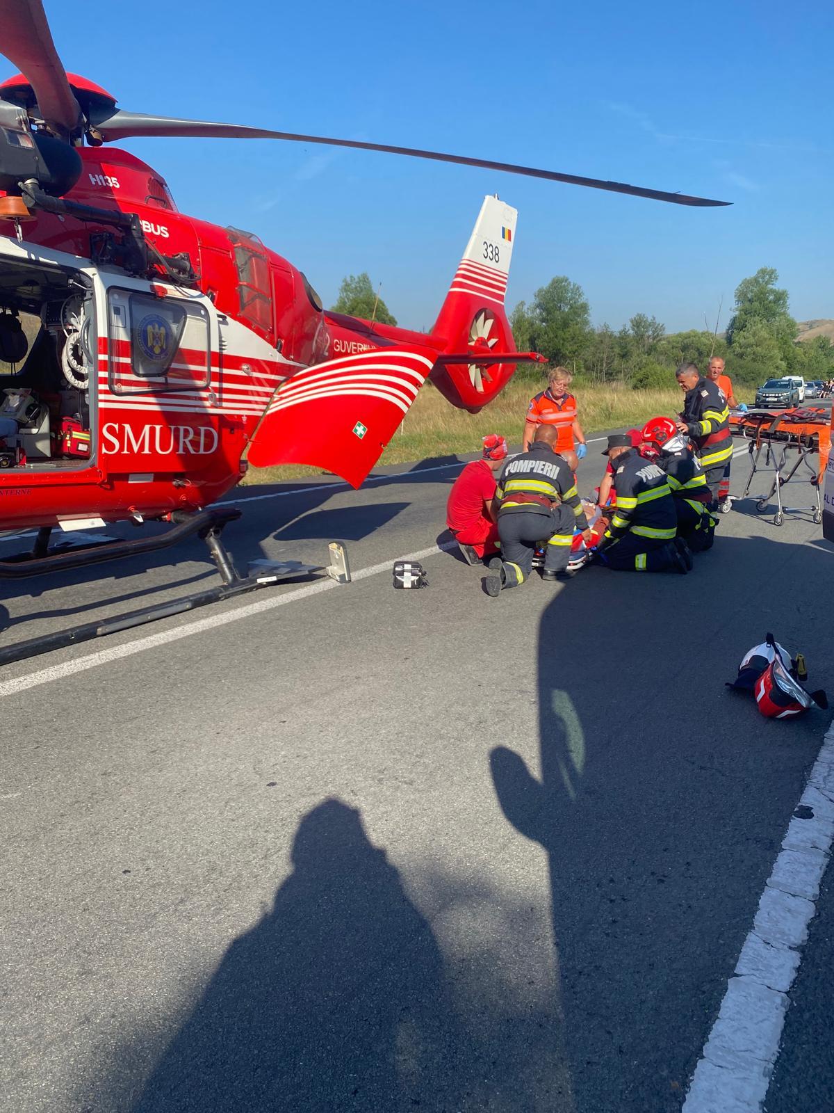 Trei persoane au fost rănite în urma unui accident între două maşini, în Hunedoara