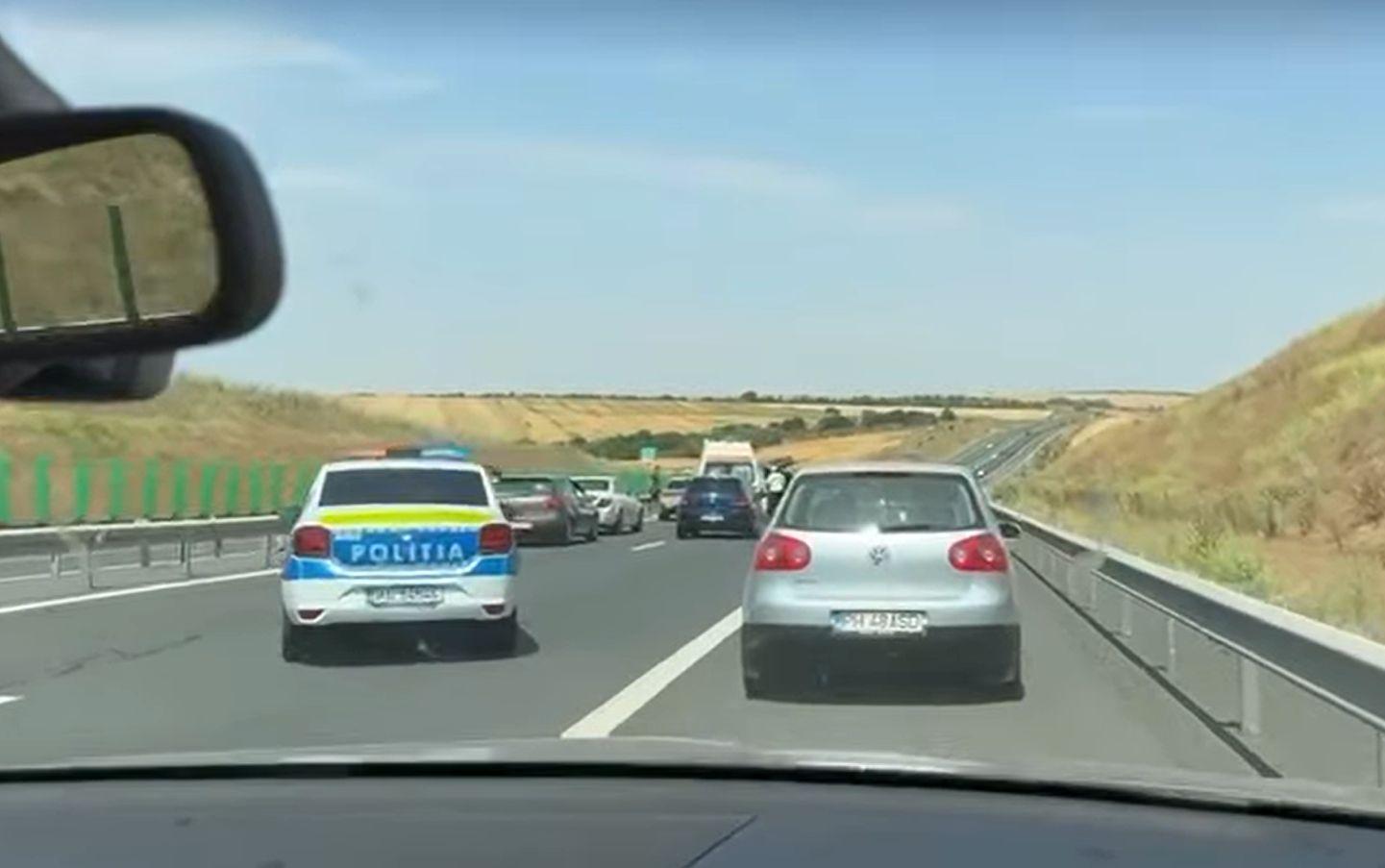 Carambol cu 6 autoturisme pe A2: 14 adulţi şi doi copii au fost răniţi. A fost activat Planul Roşu
