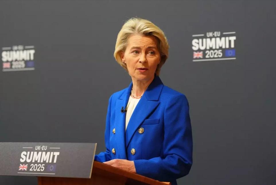 Moţiune de cenzură în Parlamentul European, iniţiată de un român. Ce riscă Ursula von der Leyen