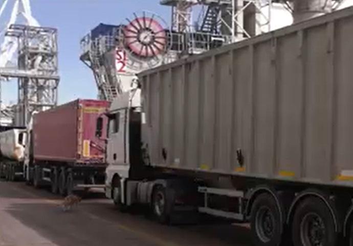 Restricţii de circulaţie din cauza caniculei. TIR-urile vor fi trase pe dreapta