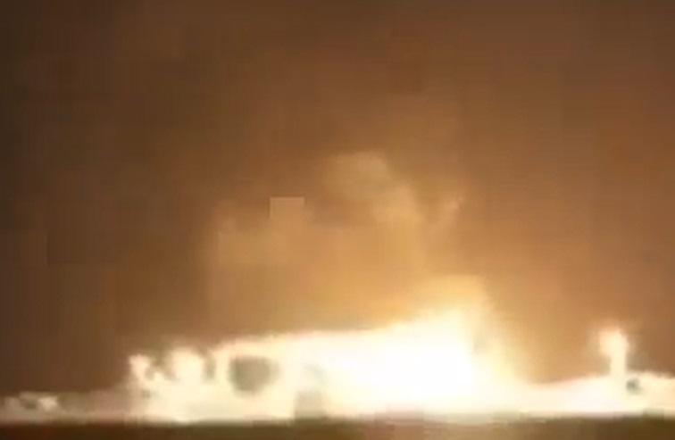 Navă grecească, lovită cu grenade şi drone în Marea Roşie. Cine ar fi în spatele atacului