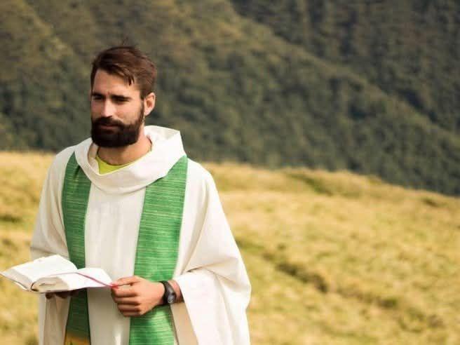 "Nimeni nu știe iadul pe care îl are cineva înăuntru". Un preot de 35 de ani, sinucidere șocantă în Italia