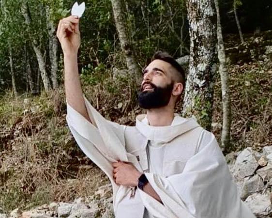 "Nimeni nu știe iadul pe care îl are cineva înăuntru". Un preot de 35 de ani, sinucidere șocantă în Italia