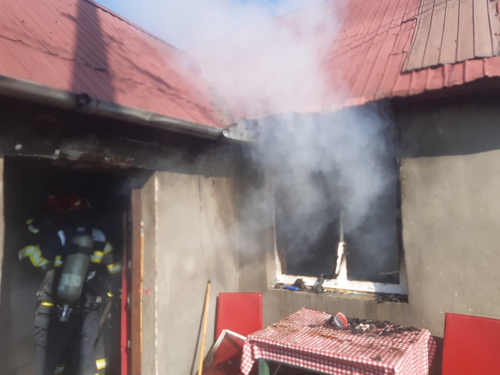 Cadavru găsit într-o casă cuprinsă de flăcări în Mureș. Anda ar fi fost ucisă înainte de incendiu