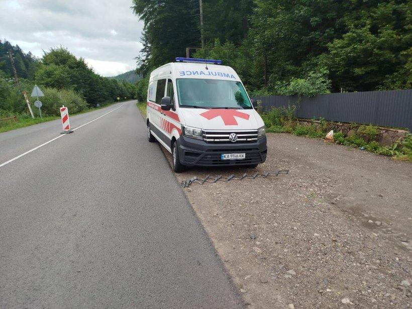 Un ucrainean și-a deghizat duba în ambulanță militară și cerea 10.000 € ca să ducă bărbați în România