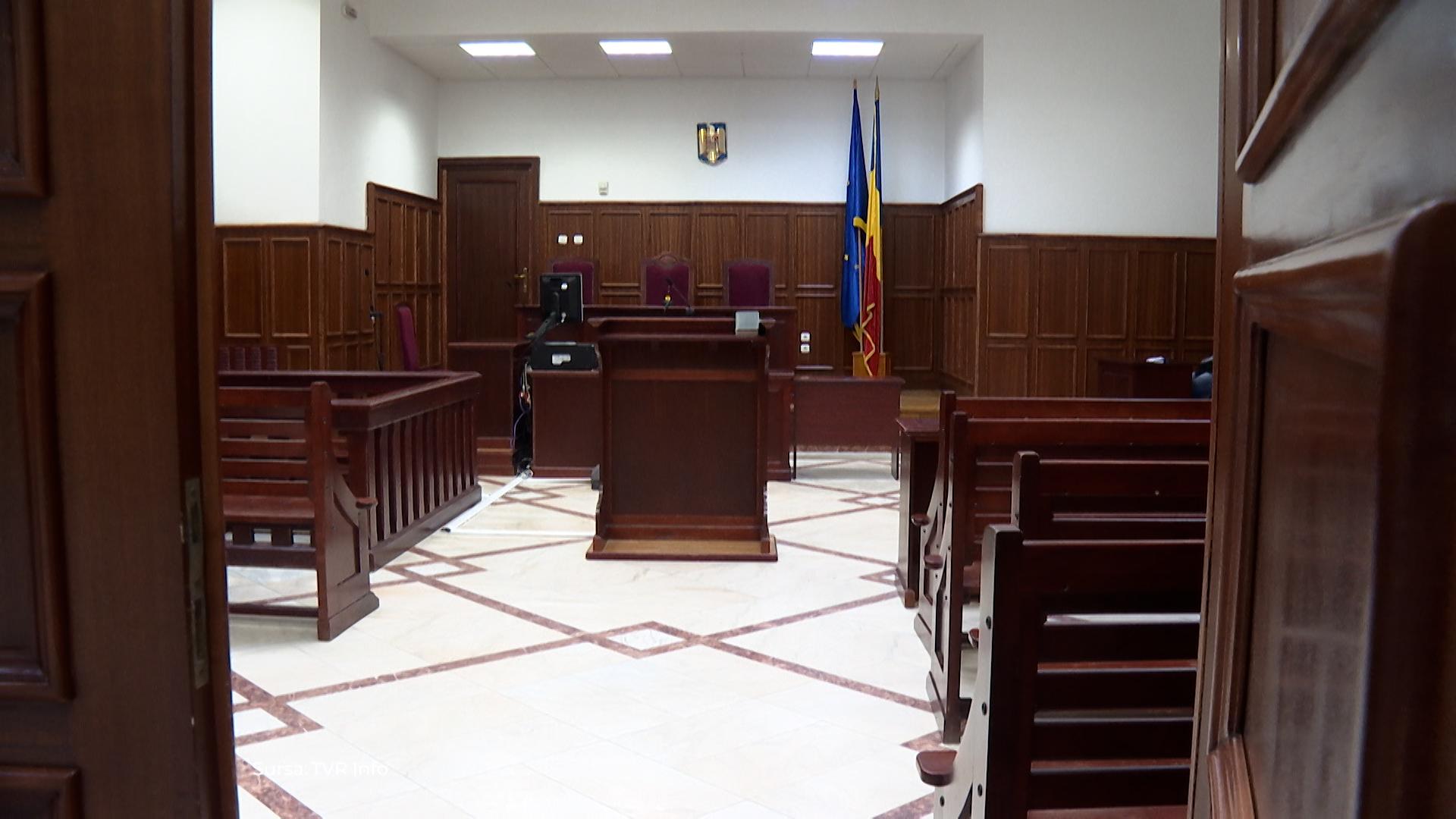 Magistraţii vor pensia cât salariul şi să se retragă la 65 de ani de abia din 2045