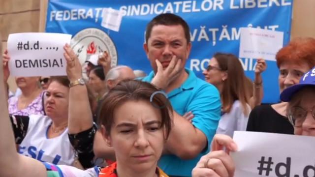 Sindicaliștii din Educație amenință iar că vor boicota începutul anului școlar, după întâlnirea cu Bolojan