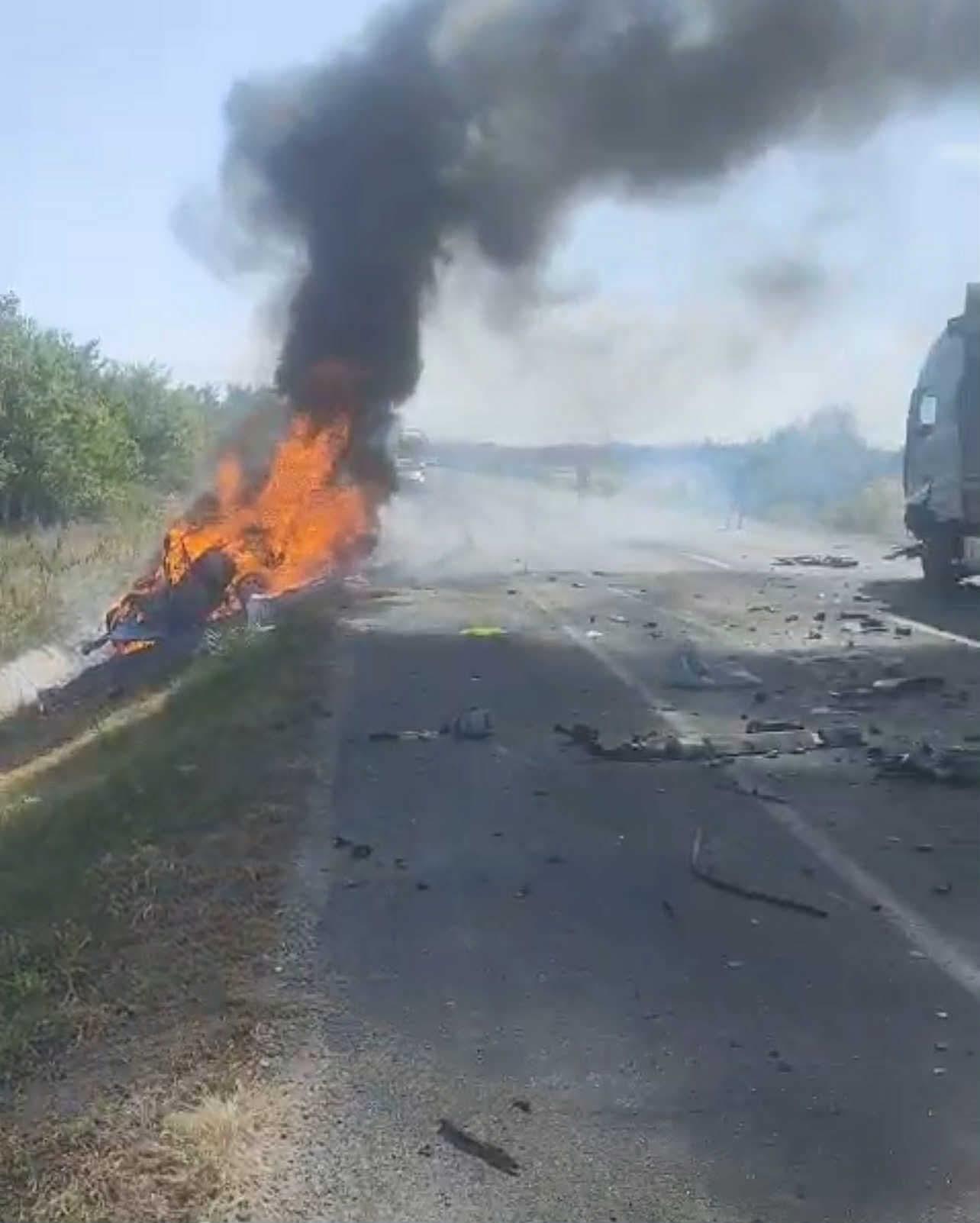 Un şofer a murit carbonizat în propria maşină, după ce a intrat în coliziune cu un TIR pe o şosea în Lugoj