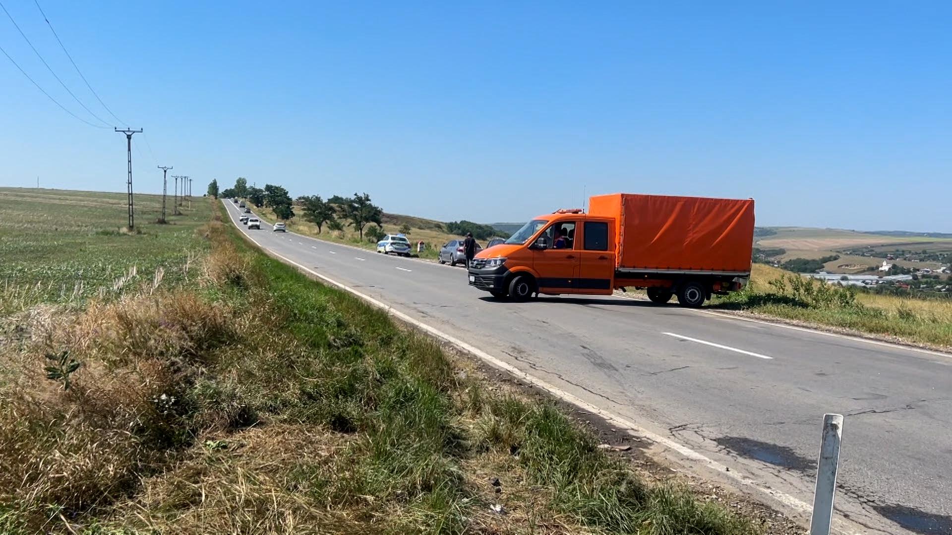 Momentul când maşina familiei din Iaşi este pur şi simplu spulberată de un TIR. "I-am luat din plin"