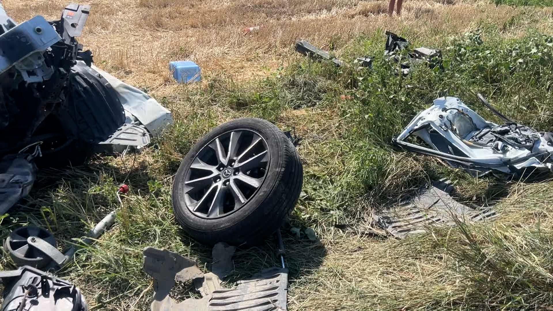 Momentul când maşina familiei din Iaşi este pur şi simplu spulberată de un TIR. "I-am luat din plin"