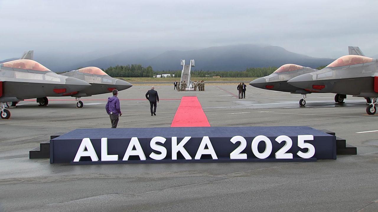 Summit istoric Trump-Putin. Trump a aterizat în Alaska, spune că vrea un armistițiul "astăzi"