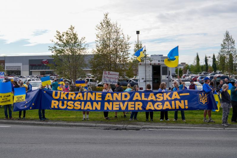 Summit istoric Trump-Putin. Manifestaţii pro-Ucraina în Alaska: "Niciodată cu Rusia din nou" Summit istoric Trump-Putin. Manifestaţii pro-Ucraina în Alaska: "Niciodată cu Rusia din nou"