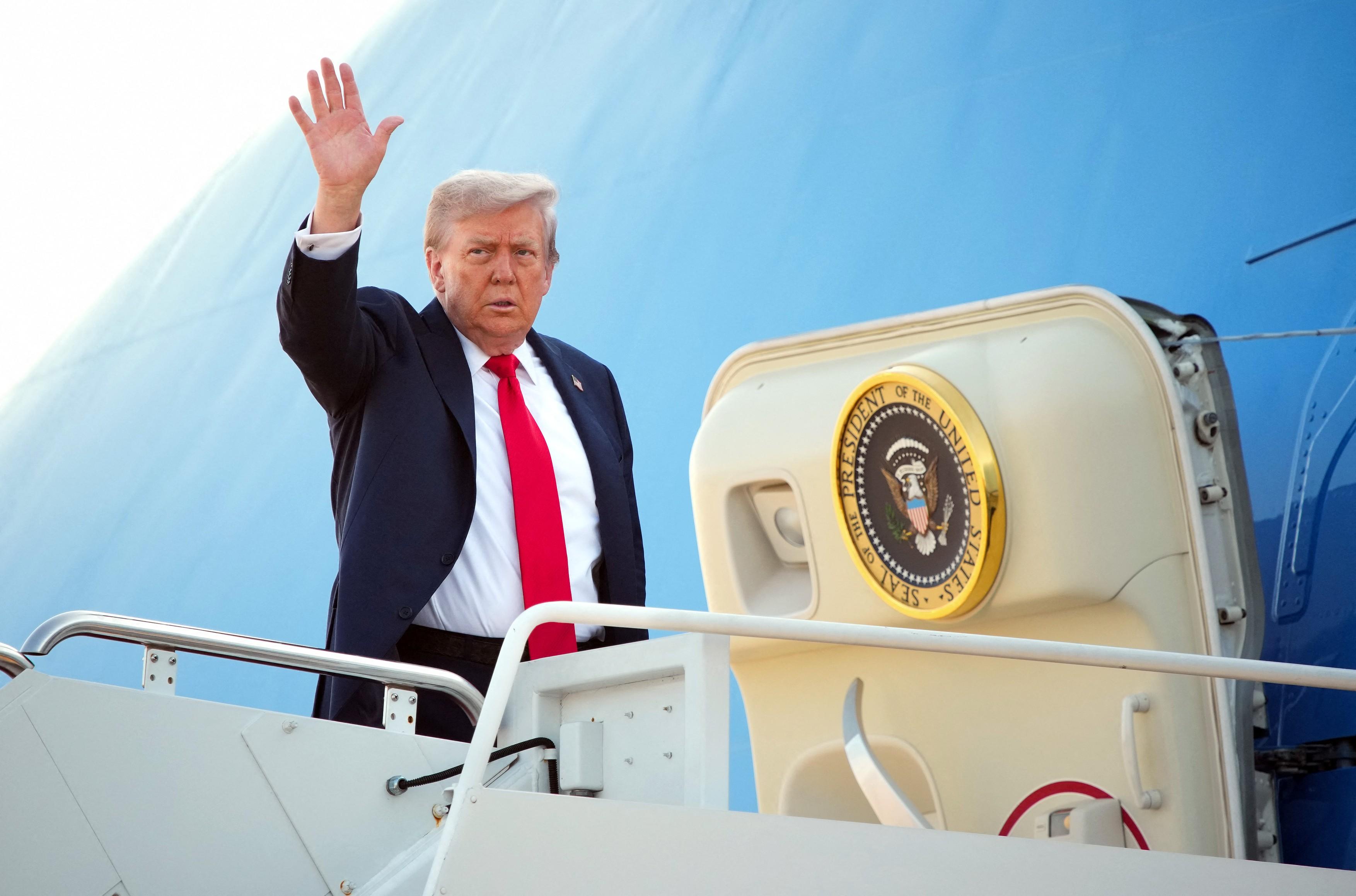 Summit istoric Trump-Putin. Trump, din avion, în drum spre Alaska: "Nu sunt aici să negociez pentru Ucraina"