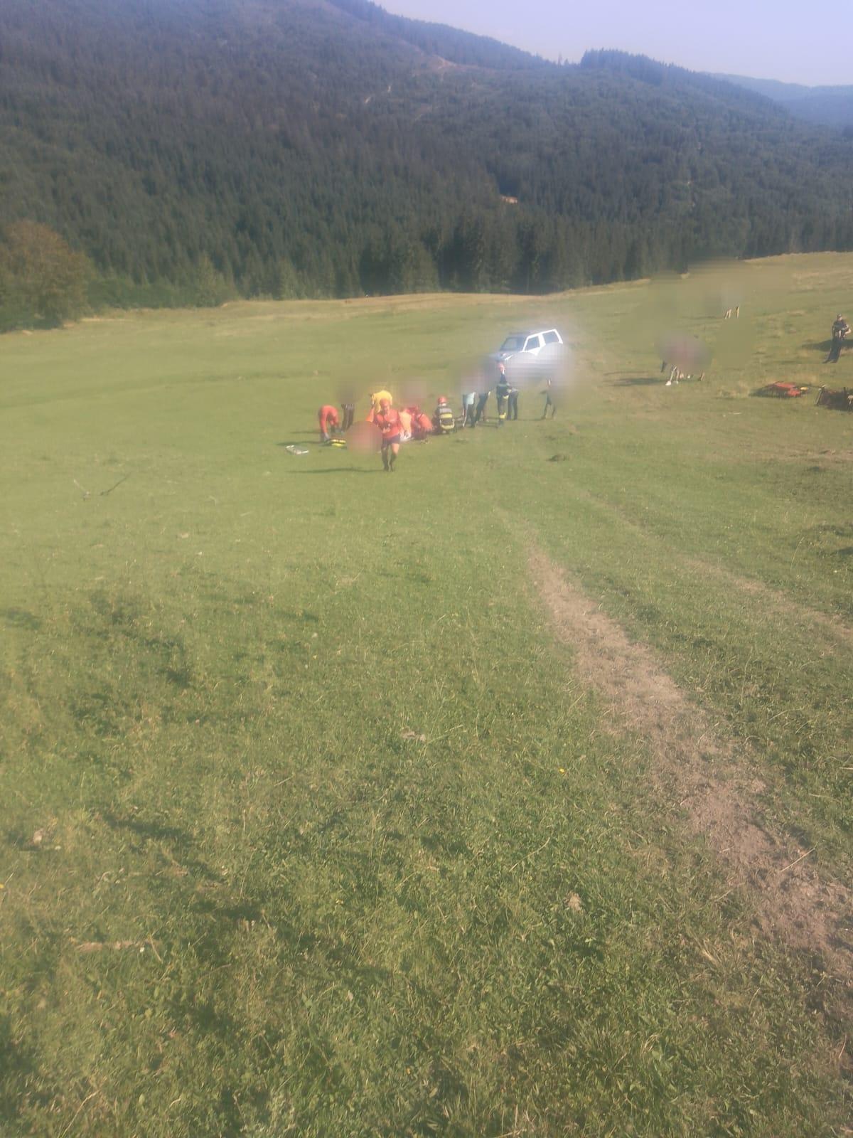 Un bărbat a murit, după ce s-a răsturnat cu tractorul, în Neamţ