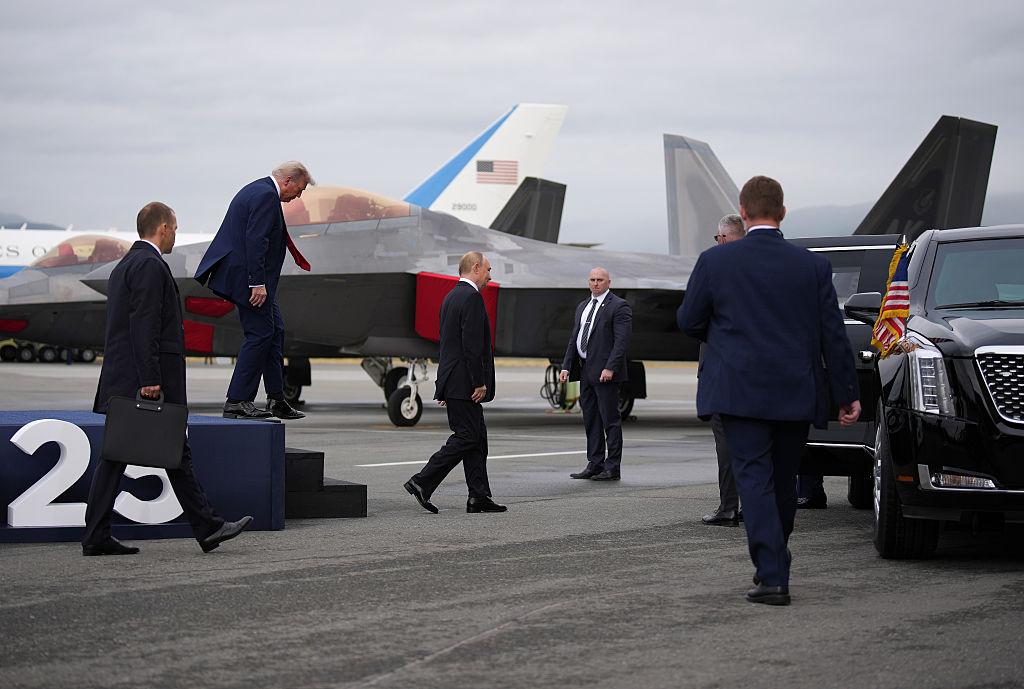 Gest neobișnuit făcut de Vladimir Putin. Preşedintele rus s-a urcat în "The Beast", limuzina lui Trump