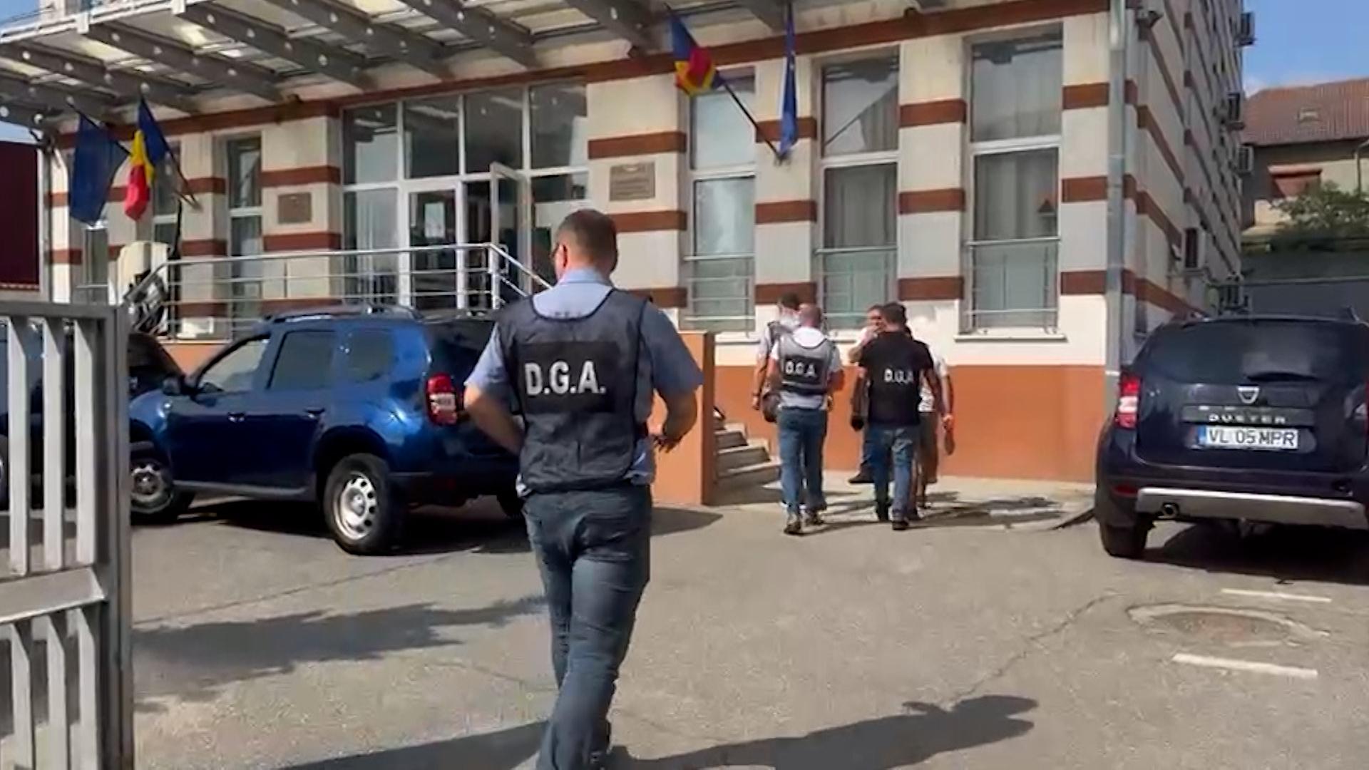 Ce mită cereau poliţiştii rutieri din Vâlcea care suspendau permise, dar "uitau" să le treacă în baza de date