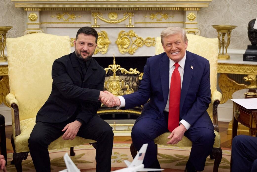 Cât costă şi de unde poate fi cumpărat sacoul purtat de Zelenski la întâlnirea cu Trump de la Casa Albă