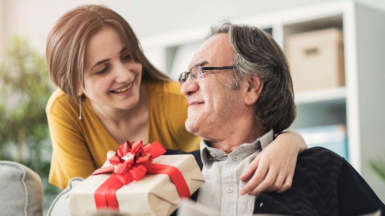 (P) Cum alegi cadoul perfect de Sf. Alexandru fără să-l întrebi „ce-ți trebuie?”