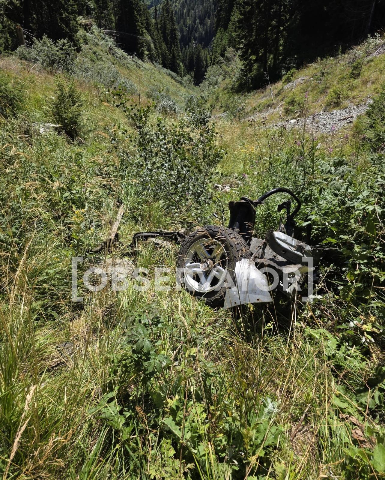 Primele imagini cu epava în care patru tineri şi-au pierdut viaţa, în tragedia din Făgăraş