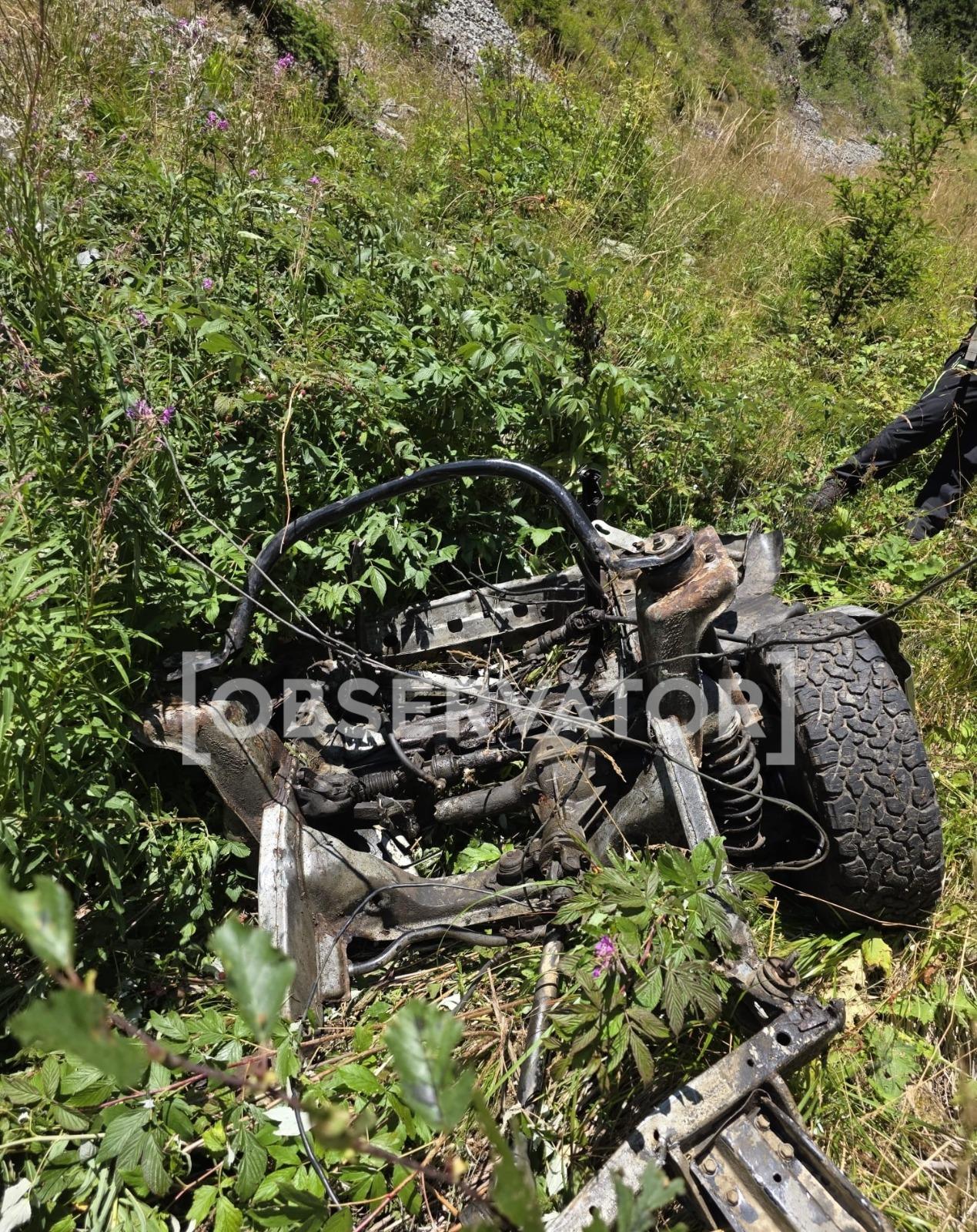 Primele imagini cu epava în care patru tineri şi-au pierdut viaţa, în tragedia din Făgăraş