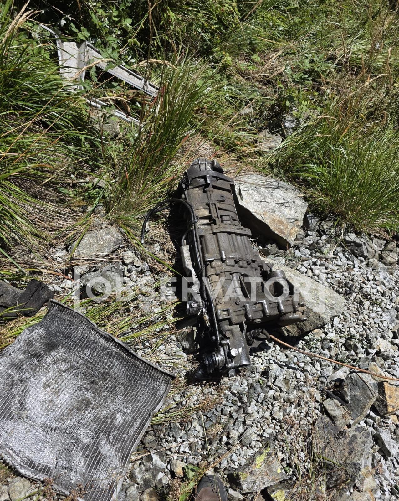 Primele imagini cu epava în care patru tineri şi-au pierdut viaţa, în tragedia din Făgăraş