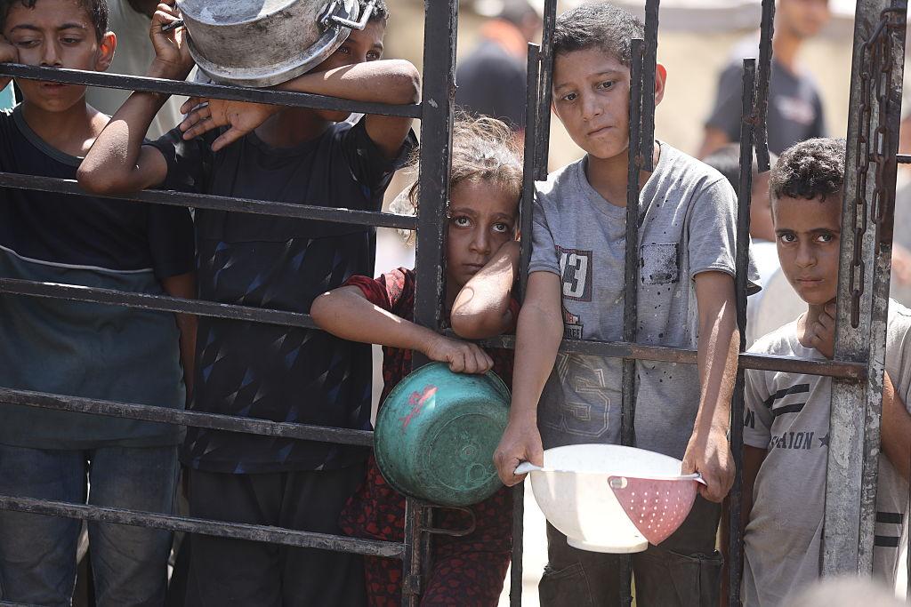 Păduchi, foamete si câini care se hrănesc cu cadavre. Cum arată calvarul din Gaza, în pragul unei noi ofensive