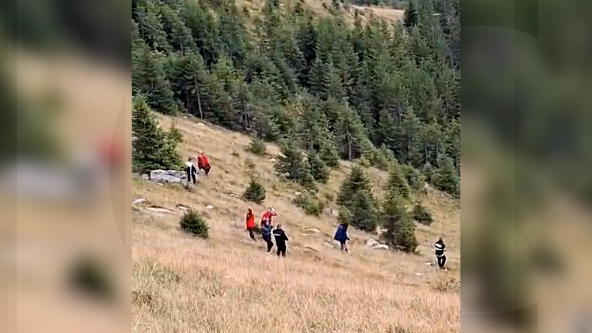 "Păcat de tinereţea lor". Cuplul mort în accidentul din Munţii Iezer, înormântat marţi, în Lereşti