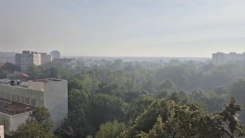 Poluare majoră în București: Miros groaznic de fum după incendiul din Dragonul Roşu. Cele mai afectate zone