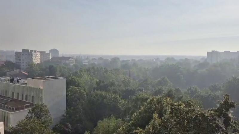 Poluare majoră în București: Miros groaznic de fum după incendiul din Dragonul Roşu. Cele mai afectate zone
