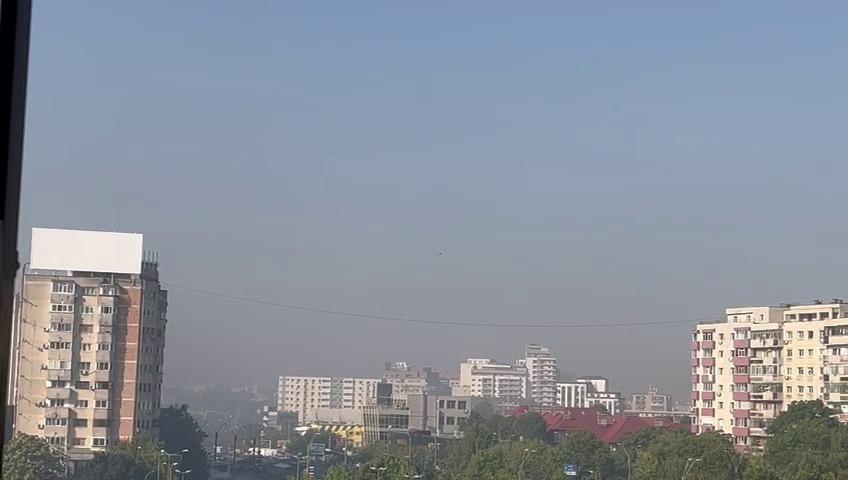 Poluare majoră în București: Miros groaznic de fum după incendiul din Dragonul Roşu. Cele mai afectate zone