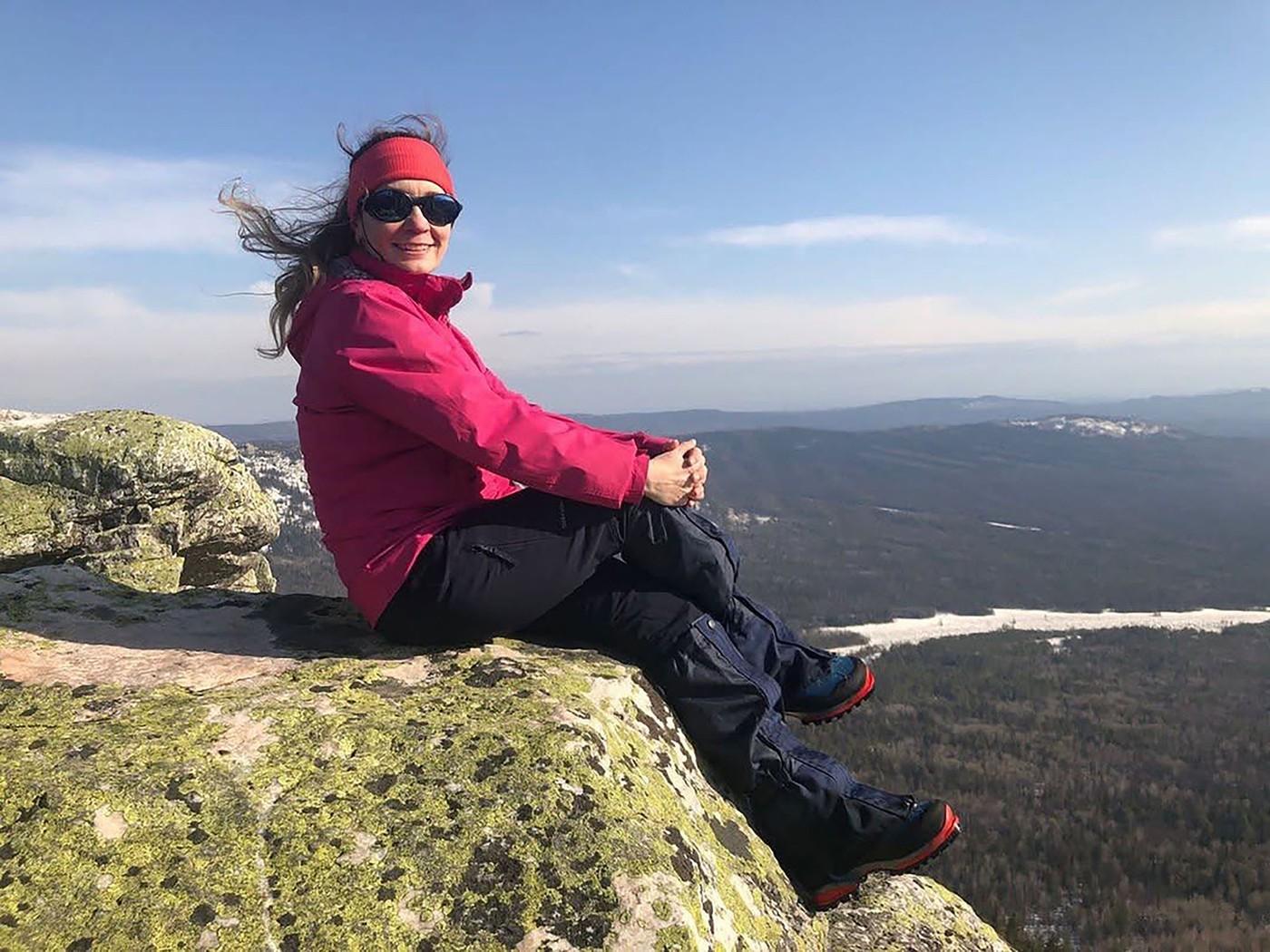 Drama Nataliei: A murit singură pe munte, blocată 14 zile cu un picior rupt. Soțul ei a murit tot pe munte