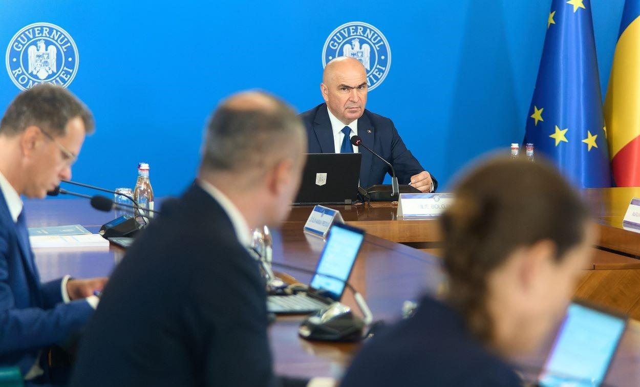 Bolojan sugerează că Guvernul va demisiona dacă legea pensiilor magistraților va cădea la CCR