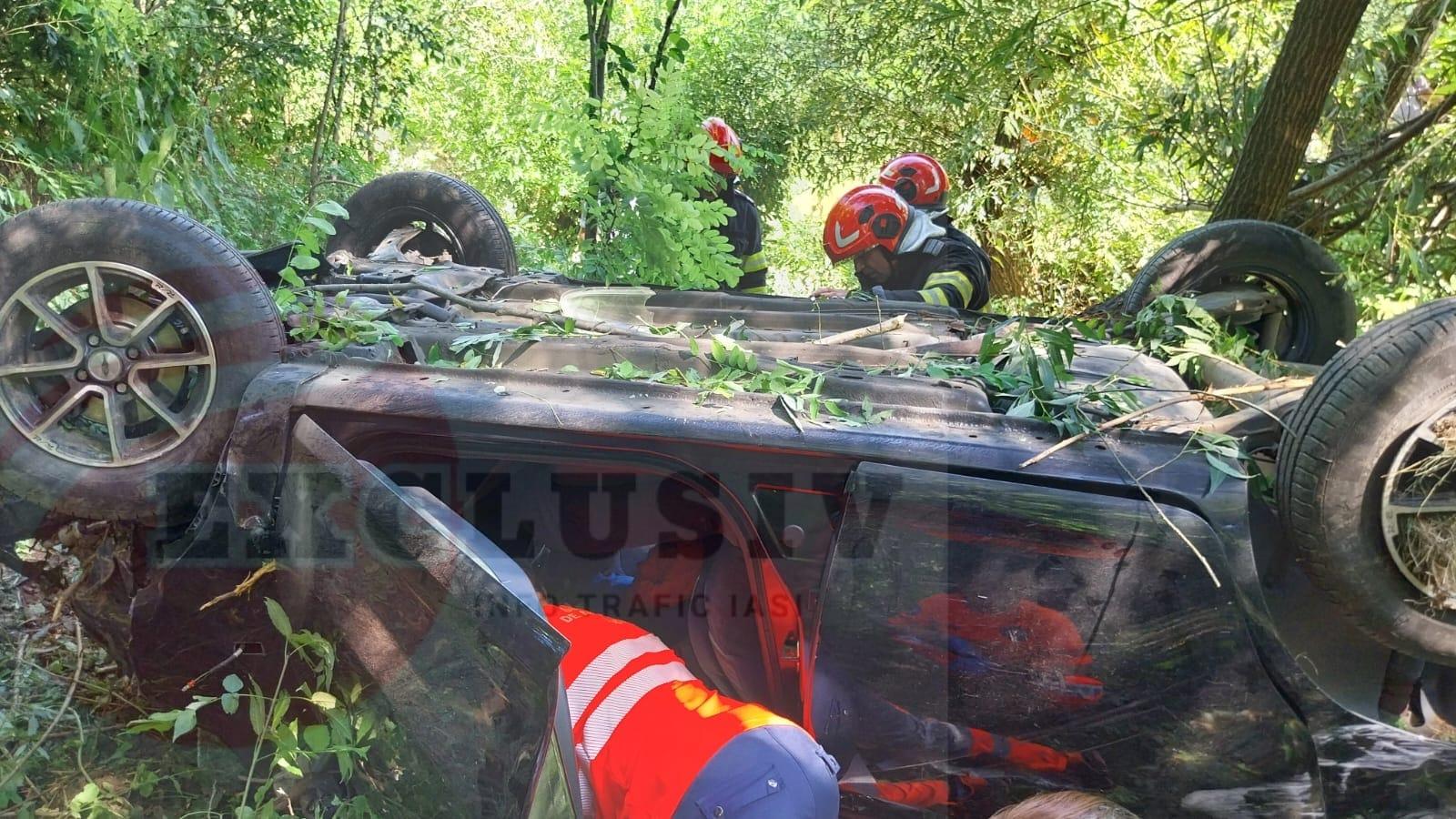 Doi soţi au murit, după ce au căzut cu maşina într-o râpă, în Iaşi