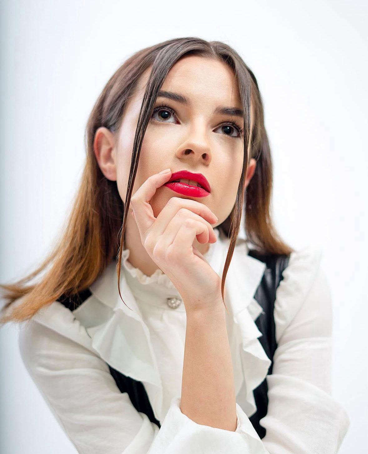 Ministrul Educaţiei Daniel David are consilieră un fost fotomodel. Isabel Diana Leucuţa l-a însoţit şi în SUA