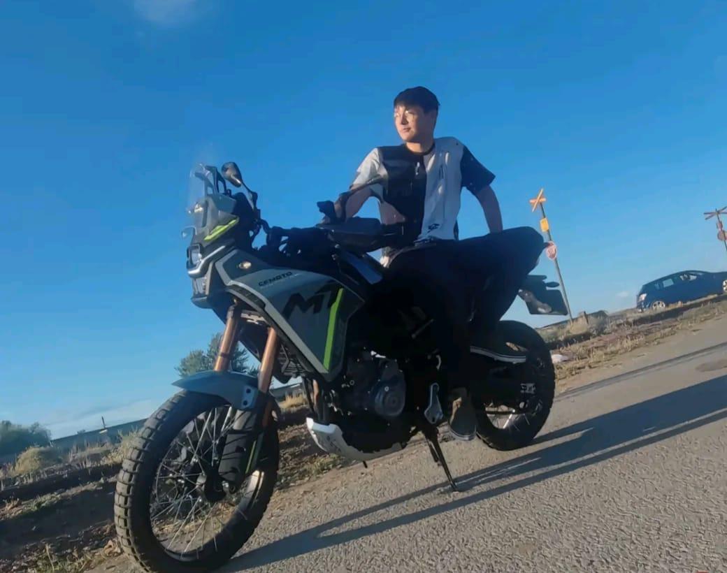 El este motociclistul de 19 ani care a murit în accidentul din Galaţi. Şoferul care l-a ucis pe Dragoş, reţinut