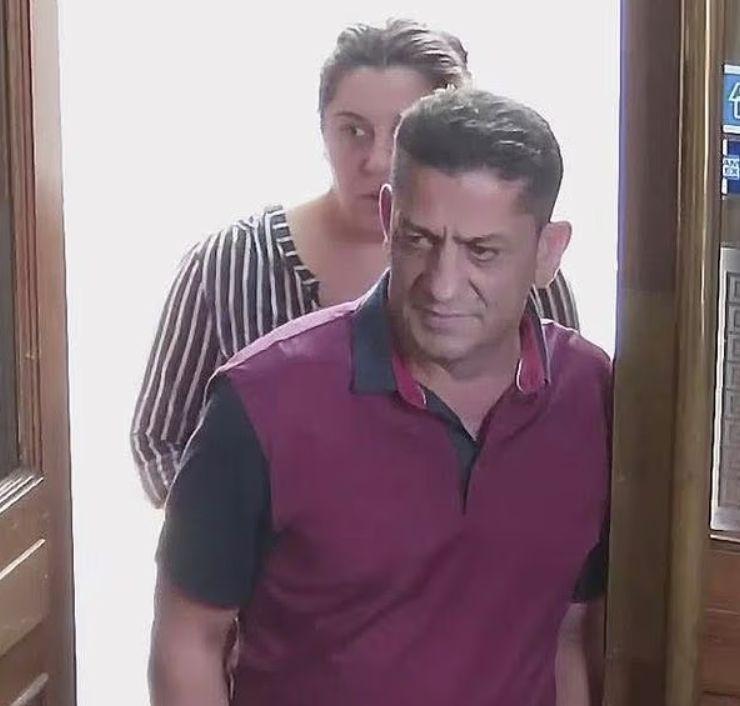 Bonnie și Clyde de România, surprinşi de camere în timp ce fură bani şi bijuterii din magazine din UK