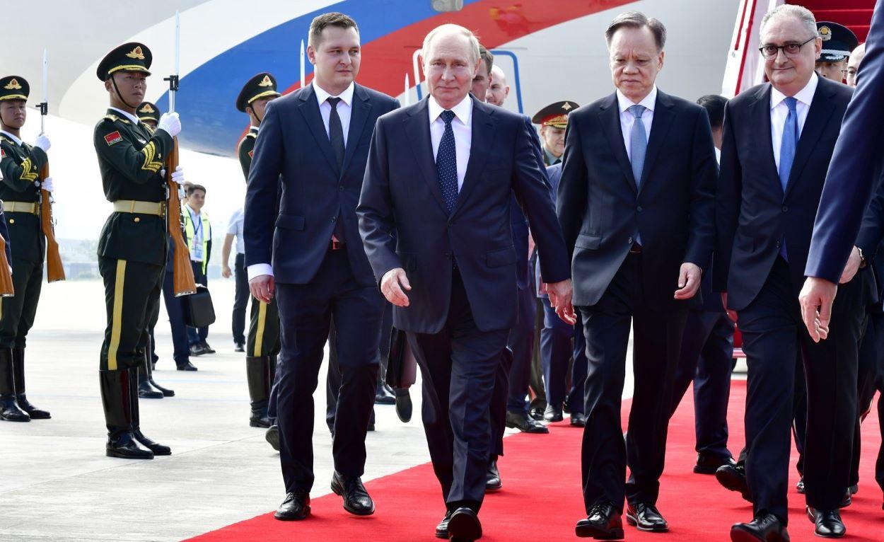 Vladimir Putin a ajuns în China, într-o vizită considerată fără precedent. Ce speră să obţină de la Xi Jinping