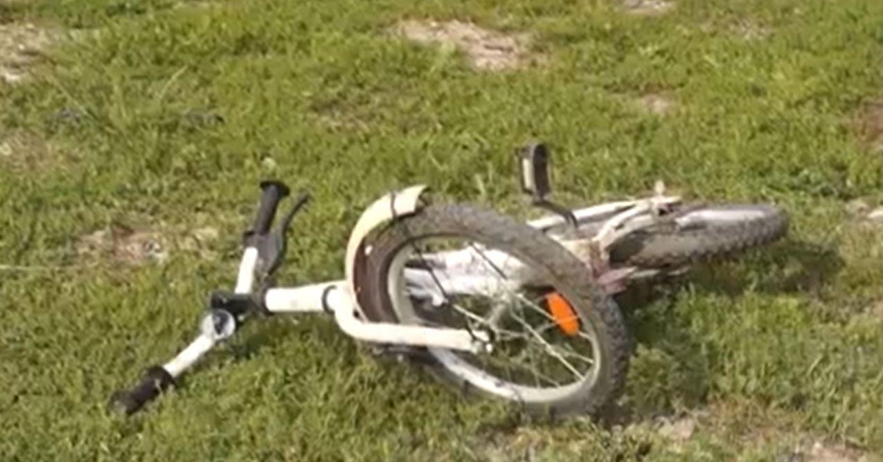 Copilaş de patru ani a murit, după ce a căzut într-o fosă septică. Tatăl a fost cel care l-a scos