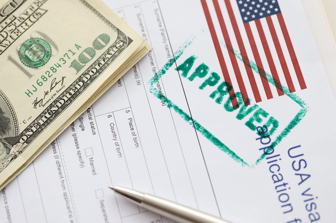 SUA testează sistemul "viză pe bani". Categoriile de cetăţeni străini care vor plăti 15.000 de dolari