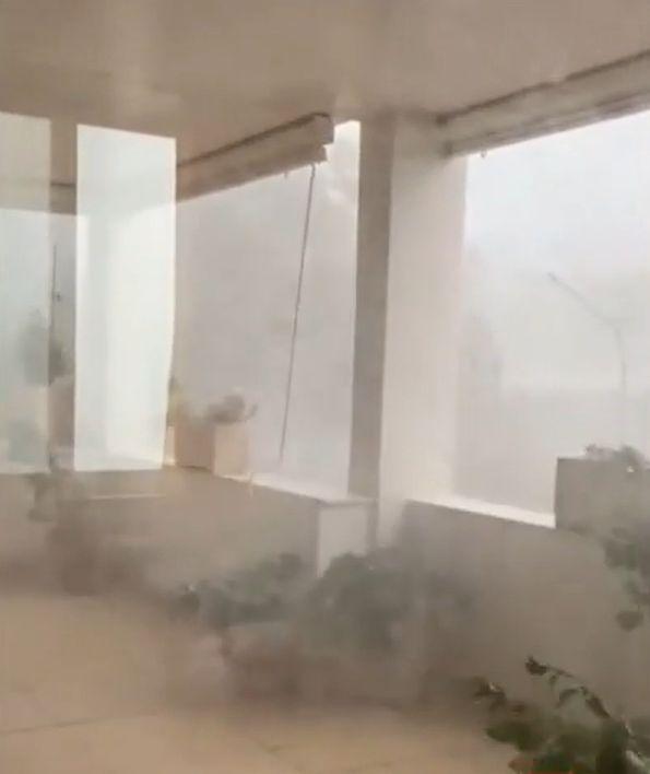 "Nu am văzut în 13 ani de Italia, un aşa fenomen". O româncă a surprins dezastrul lăsat de o furtună violentă