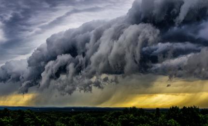 12 județe, sub alertă de vreme severă. Ploi torențiale, grindină și vijelii puternice până la noapte